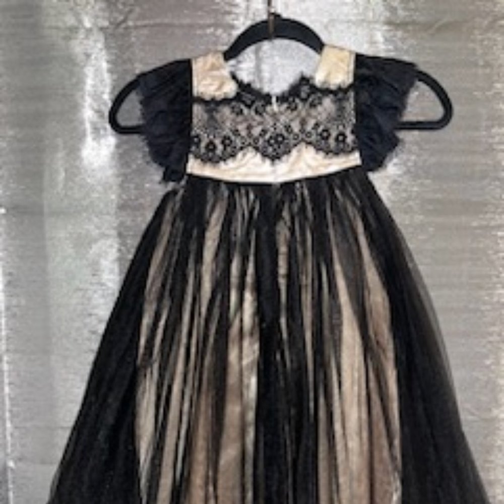 TRISH SCULLY, SIZE 5, COLOR: Cream/Black overlay